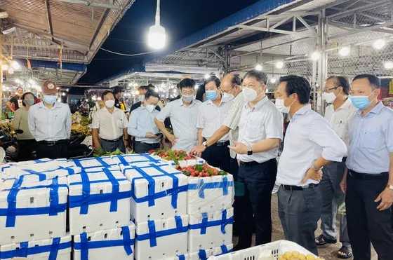 Mầm bệnh đang âm thầm lây lan trong cộng đồng, ai cũng có thể là F0 ảnh 1 Mầm bệnh đang âm thầm lây lan trong cộng đồng, ai cũng có thể là F0 ảnh 1