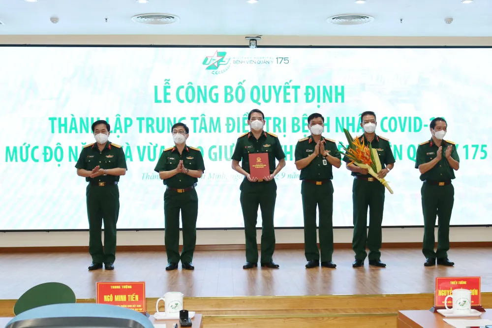 18 người từng mắc Covid-19 nặng tại Bệnh viện Hồi sức Covid-19 được xuất viện ảnh 1