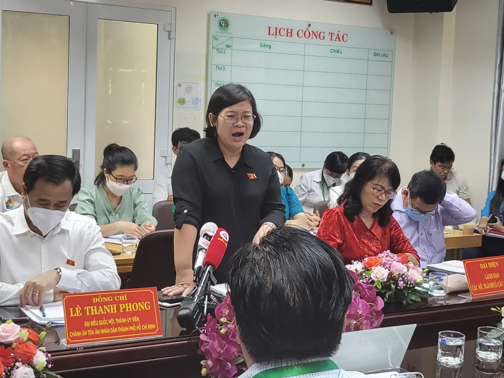 Bệnh viện gặp khó trong thanh toán bảo hiểm y tế ảnh 2 Bệnh viện gặp khó trong thanh toán bảo hiểm y tế ảnh 2