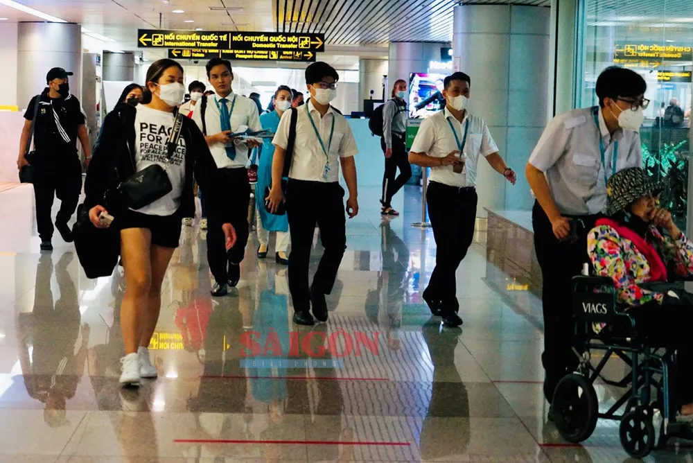 Lượng người di chuyển đông đúc tại Cảng Hàng không quốc tế Tân Sơn Nhất trong những ngày tết