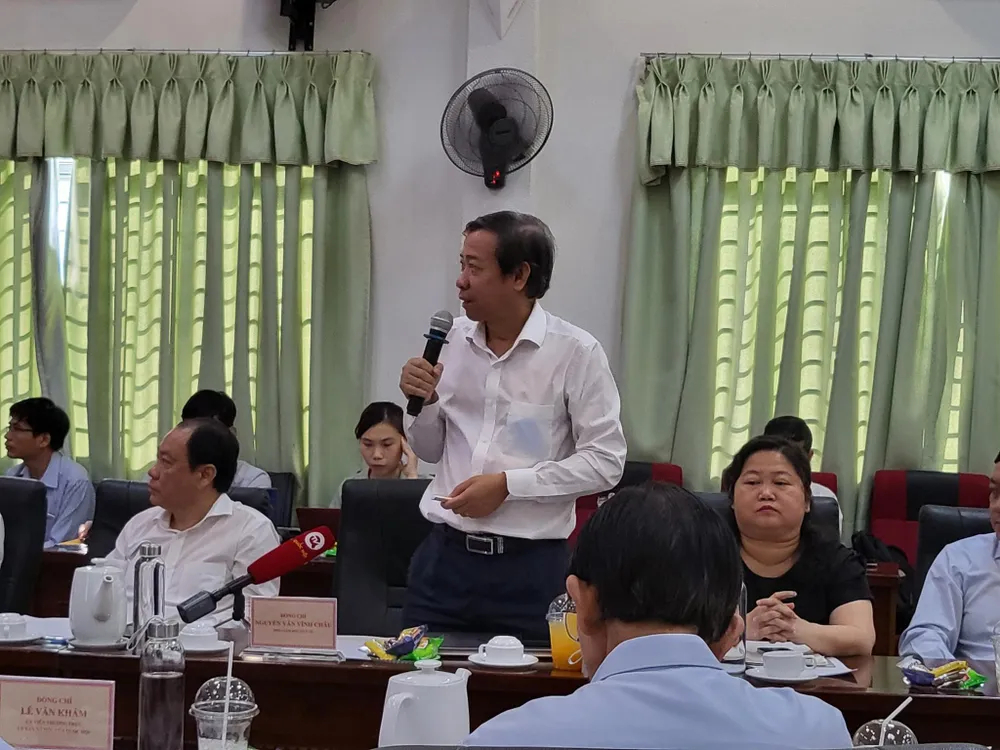 TS-BS Nguyễn Văn Vĩnh Châu, Phó Giám đốc Sở Y tế TPHCM báo cáo tại buổi làm việc TS-BS Nguyễn Văn Vĩnh Châu, Phó Giám đốc Sở Y tế TPHCM báo cáo tại buổi làm việc