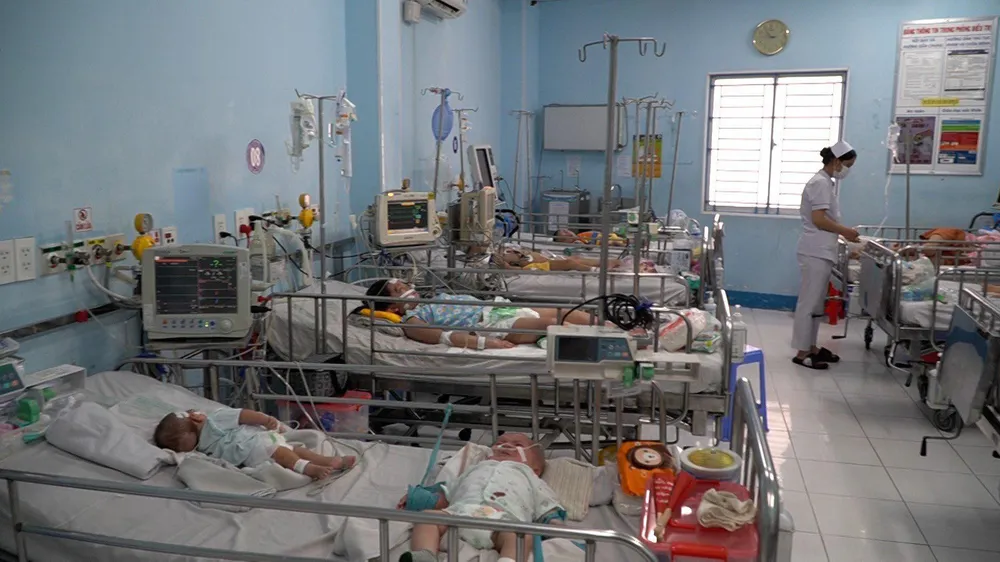 Bệnh nhi điều trị tay chân miệng tại Bệnh viện Nhi đồng 1 Bệnh nhi điều trị tay chân miệng tại Bệnh viện Nhi đồng 1