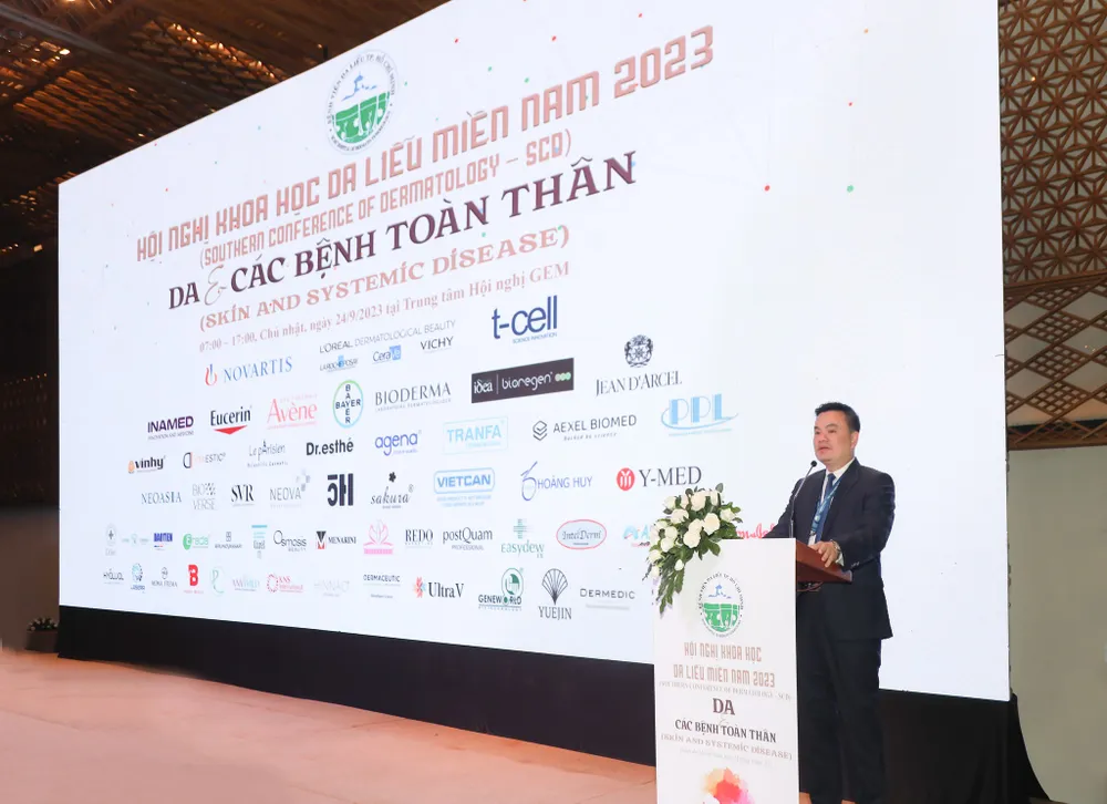 TS-BS Nguyễn Trọng Hào, Giám đốc Bệnh viện Da liễu TPHCM, phát biểu tại hội nghị