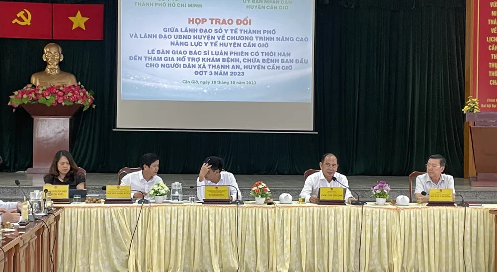 Đại diện Sở Y tế và huyện Cần Giờ thảo luận đề án Đại diện Sở Y tế và huyện Cần Giờ thảo luận đề án