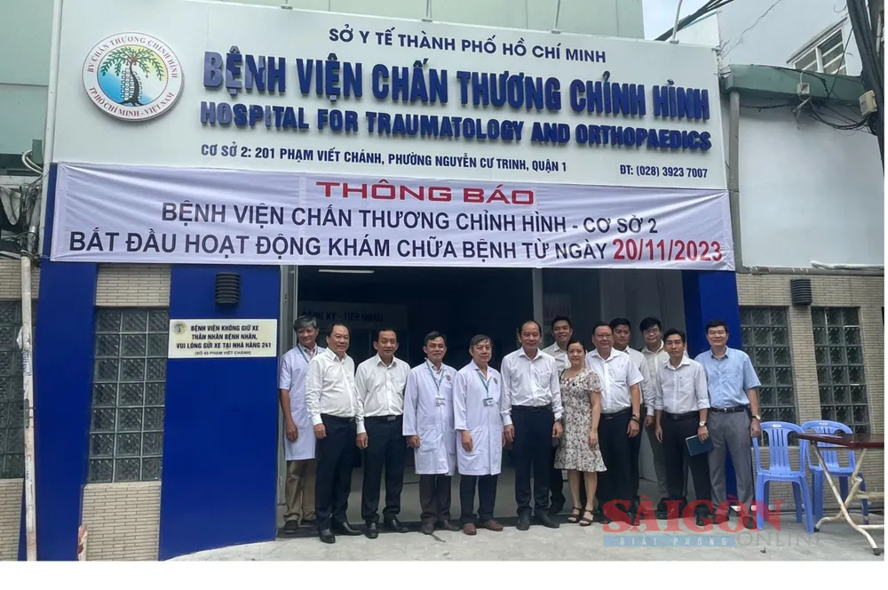 Ban Giám đốc Sở Y tế chụp hình lưu niệm với lãnh đạo, bác sĩ Bệnh viện Chấn thương Chỉnh hình Ban Giám đốc Sở Y tế chụp hình lưu niệm với lãnh đạo, bác sĩ Bệnh viện Chấn thương Chỉnh hình