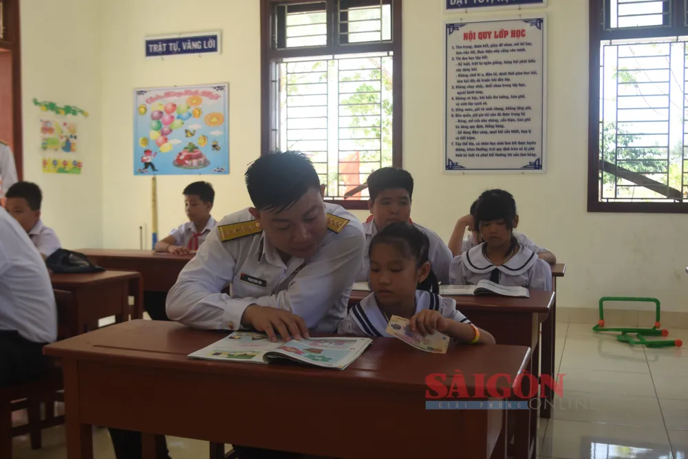 Lớp học trên đảo Trường Sa DSC_3339.JPG