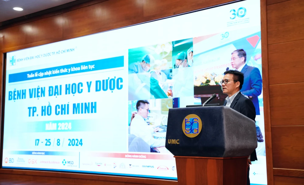 PGS-TS-BS Lê Minh Khôi, Trưởng phòng Khoa học và đào tạo, Bệnh viện Đại học Y dược TPHCM phát biểu tại buổi lễ