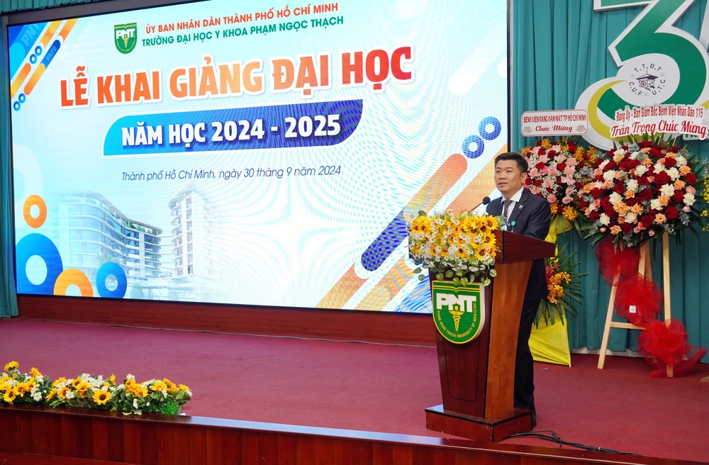 PGS-TS-BS Nguyễn Thanh Hiệp, Hiệu trưởng Trường Đại học Y khoa Phạm Ngọc Thạch phát biểu tại lễ khai giảng DSC04034.JPG