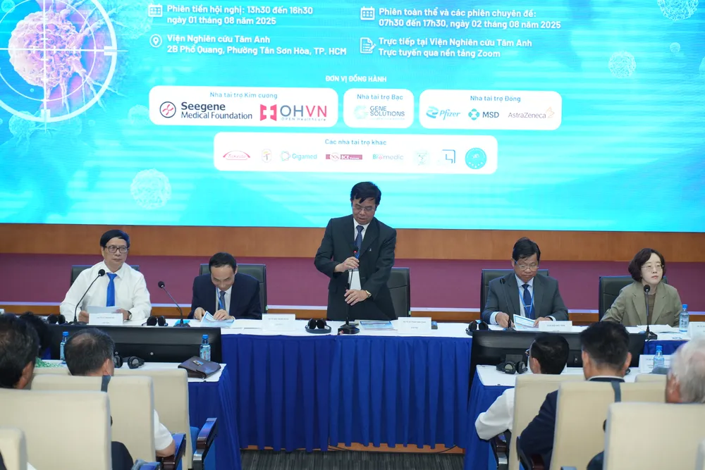 Các đại biểu thảo luận tại hội nghị 1000004974.jpg