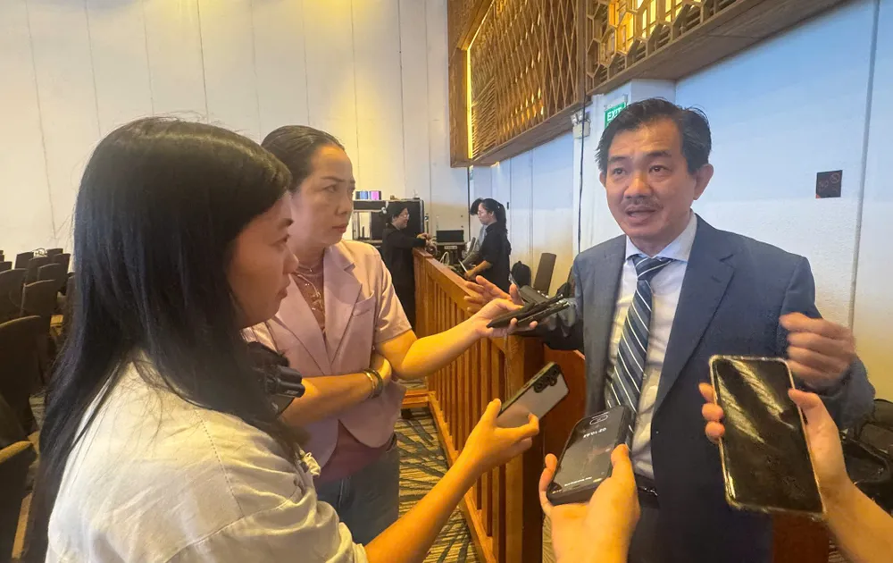 PGS-TS-BS Nguyễn Huy Thắng chia sẻ với các phóng viên về những khoảng trống trong điều trị đột quỵ hiện nay 00bc40a8ecf564ab3de4.jpg