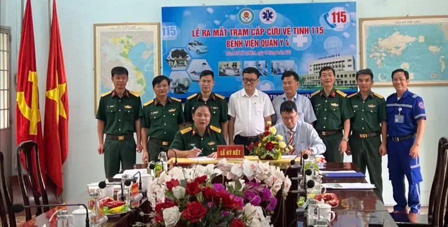 Toàn cảnh lễ ký kết ra mắt Trạm cấp cứu vệ tinh 115 tại Bệnh viện Quân y 4 1000005050.jpg