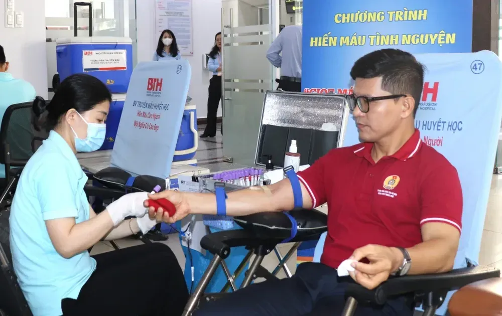 TPHCM: Lượng máu tiếp nhận giảm mạnh, nguy cơ thiếu cho cấp cứu và điều trị