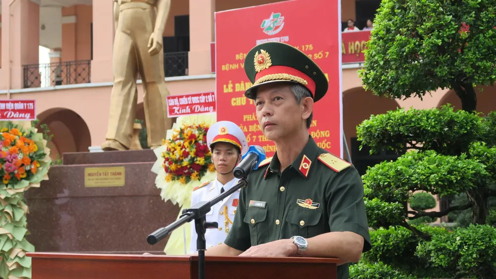 Thiếu tướng Lê Quang Trí, Bí thư Đảng ủy, Phó Giám đốc Bệnh viện Quân y 175 phát biểu tại dâng hương phát động phong trào thi đua 1000005221.jpg