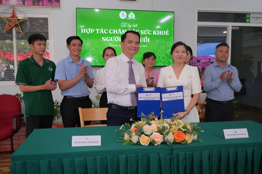 ទិដ្ឋភាពទូទៅនៃពិធីចុះហត្ថលេខា 1000005287.jpg