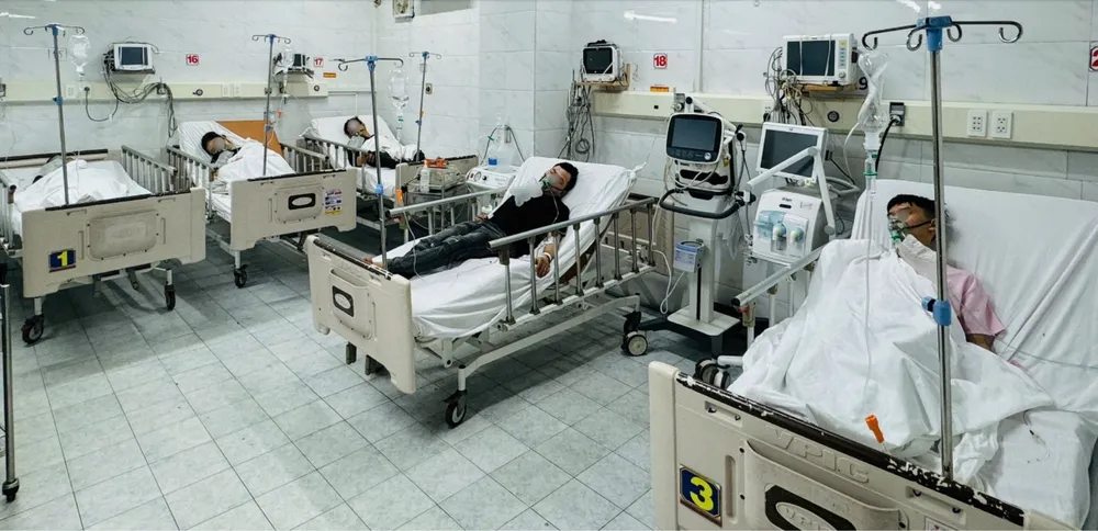 Người bệnh được điều trị tích cực tại Bệnh viện Nguyễn Tri Phương