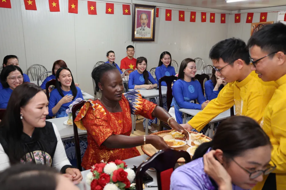 Giới thiệu ẩm thực Việt Nam với bạn bè quốc tế 1000005794.jpg