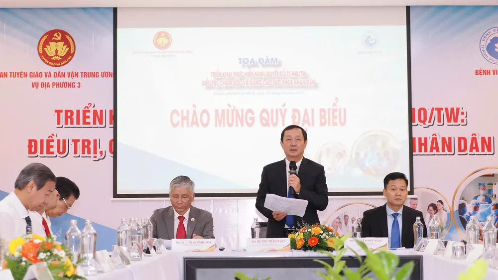 Đồng chí Huỳnh Thành Đạt, Ủy viên Trung ương Đảng, Phó Trưởng Ban Tuyên giáo và Dân vận Trung ương phát biểu tại tọa đàm