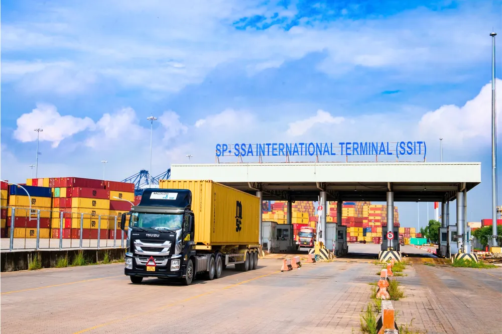 Xe container đưa hàng rời cảng SSIT Hình a.jpg