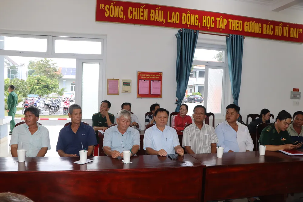 Đông đảo ngư dân, chủ tàu tham dự buổi cà phê sáng IMG_3930.JPG