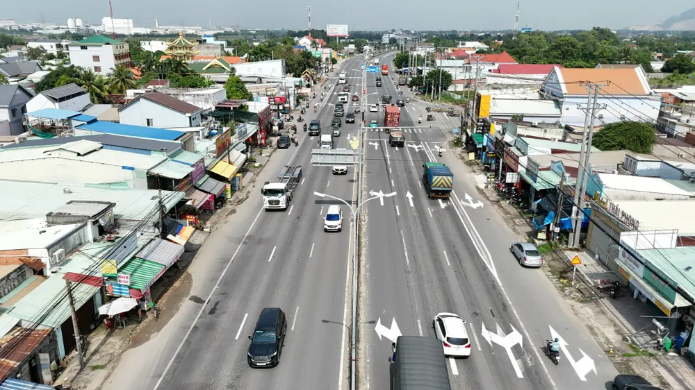 Vạch chỉ dẫn đã được kẻ rõ trên quốc lộ 51