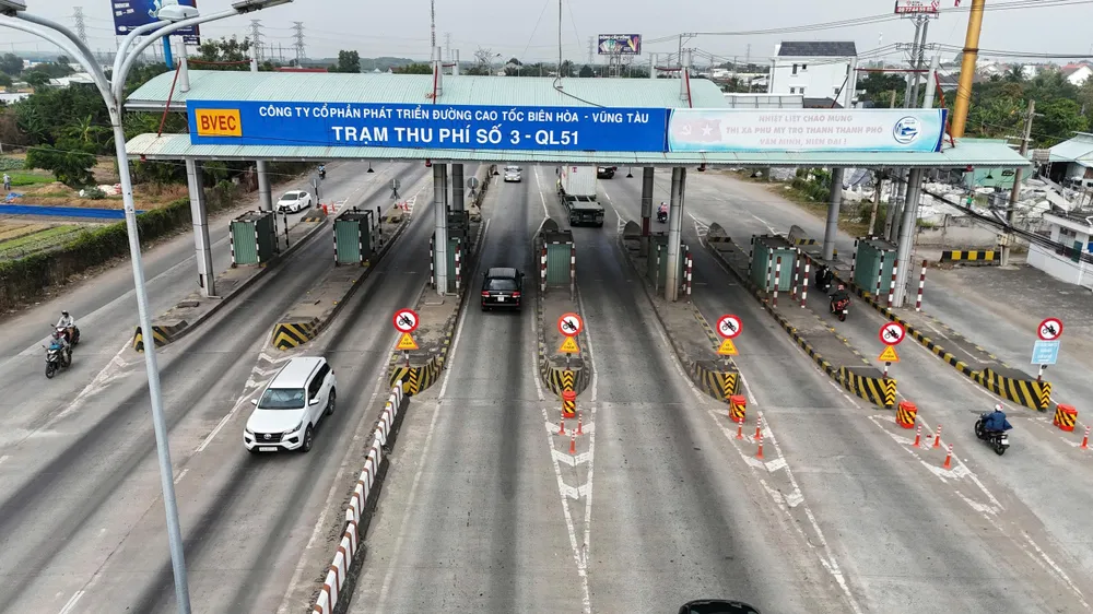 Tháo dỡ trạm thu phí T3 'án ngữ' trên quốc lộ 51