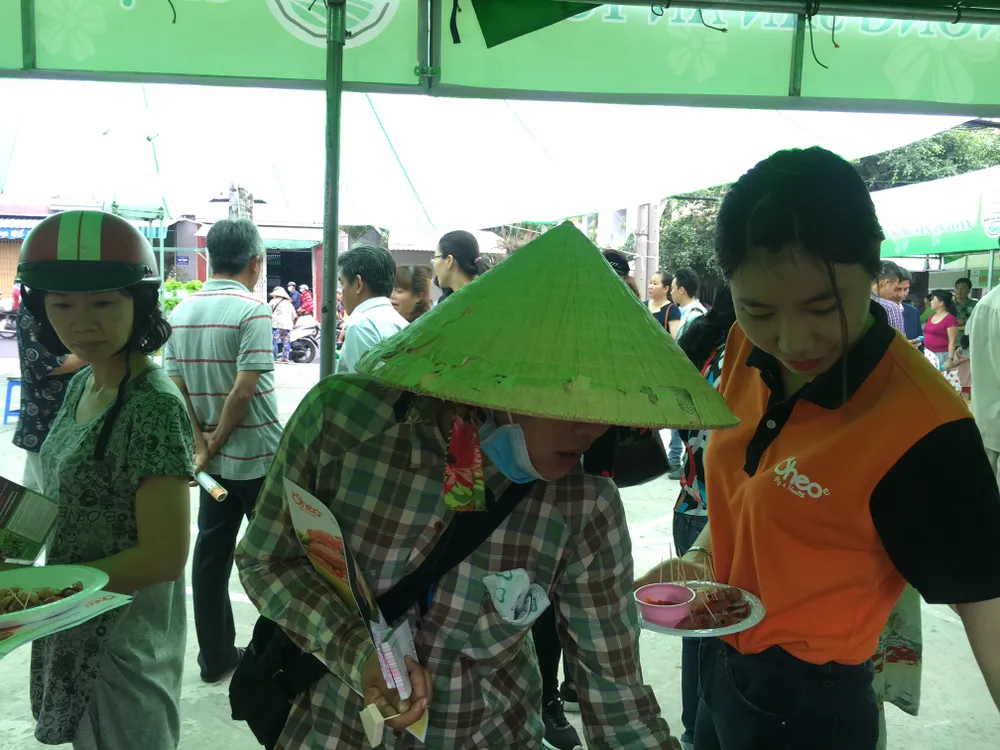 Khai mạc chợ phiên nông sản an toàn tại quận Bình Tân ảnh 3 Khai mạc chợ phiên nông sản an toàn tại quận Bình Tân ảnh 3