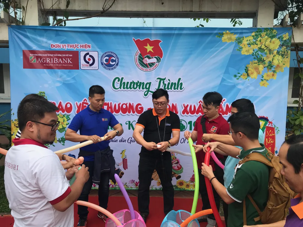Thanh niên mang xuân yêu thương khắp mọi nơi ảnh 3 Thanh niên mang xuân yêu thương khắp mọi nơi ảnh 3