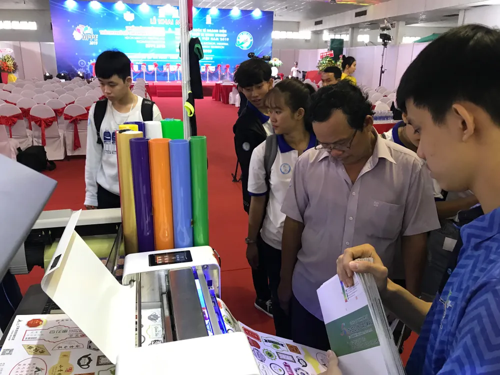 Hơn 200 gian hàng tham gia triển làm quốc tế ngành điện, máy móc công nghiệp ảnh 2