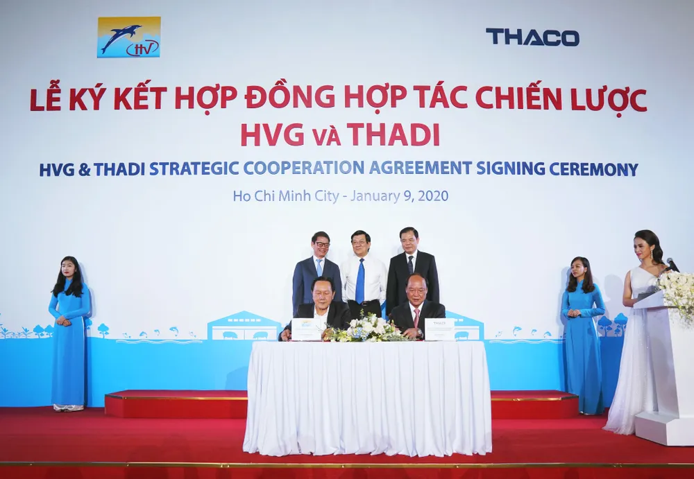 “Vua” ô tô kết hợp với “vua” cá tra để nuôi heo ảnh 1 “Vua” ô tô kết hợp với “vua” cá tra để nuôi heo ảnh 1
