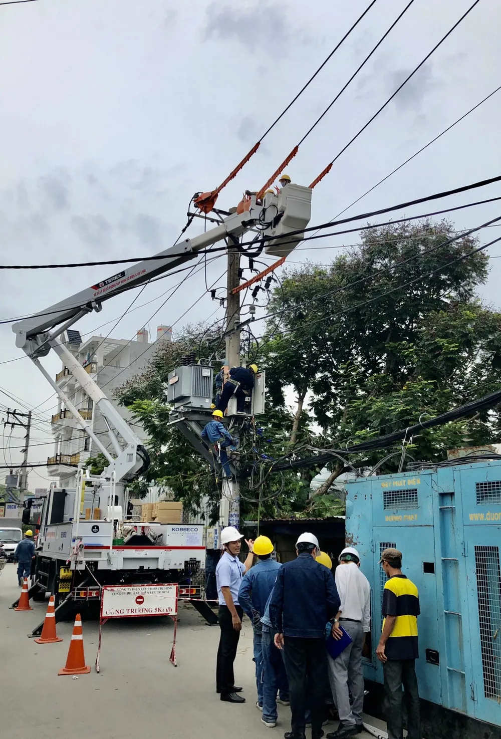 EVNHCMC tăng cường công suất các trạm điện ảnh 2 EVNHCMC tăng cường công suất các trạm điện ảnh 2