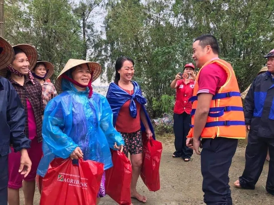 Agribank dành 3 tỷ đồng hỗ trợ đồng bào 6 tỉnh khu vực miền Trung khắc phục thiên tai ảnh 2