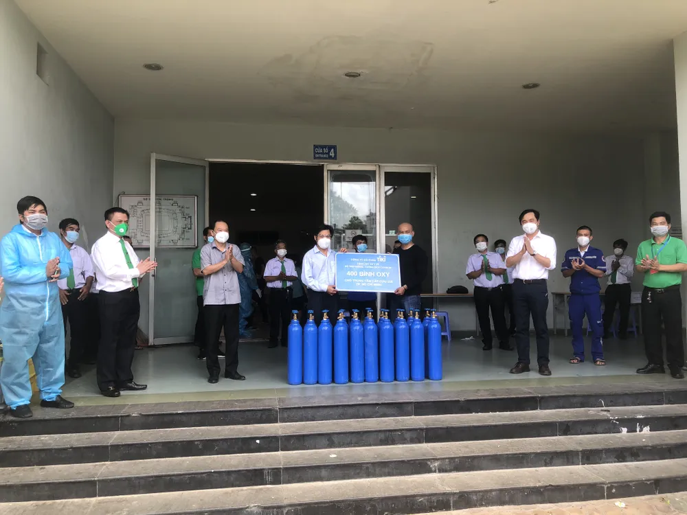 TIKI tặng 400 bình oxy cho Trung tâm Cấp cứu 115 TPHCM ảnh 1