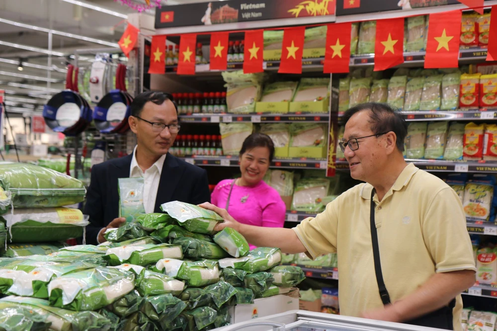 Hơn 2.400 tỷ đồng liên kết nông dân sản xuất gạo xuất khẩu