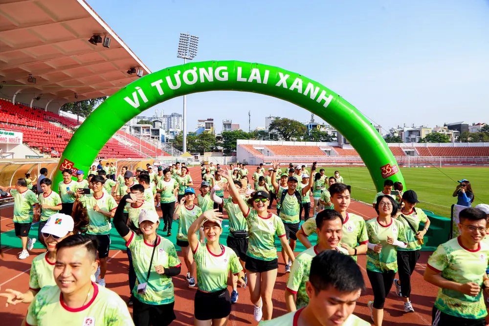 350 VĐV Agribank khu vực TPHCM đã cùng nhau hoàn thành những đường chạy khởi động đầu tiên 350 VĐV Agribank khu vực TPHCM đã cùng nhau hoàn thành những đường chạy khởi động đầu tiên