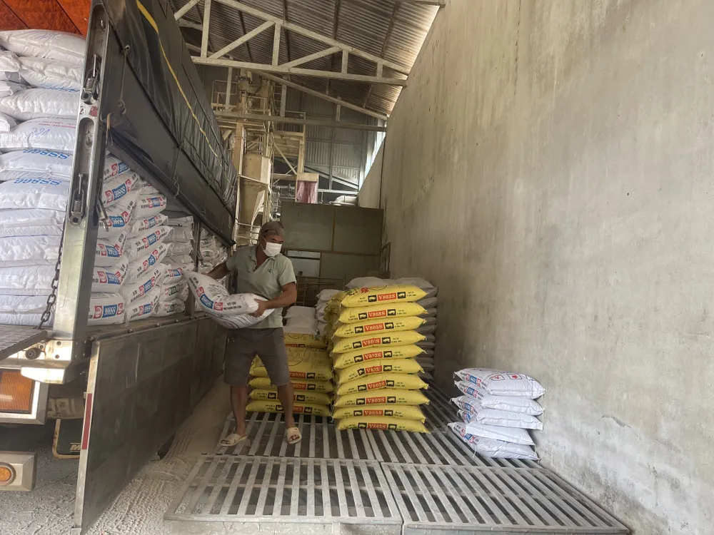 Giá thức ăn chăn nuôi đang trở thành gánh nặng cho người chăn nuôi