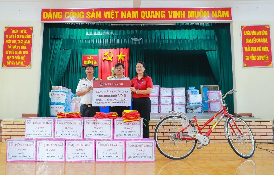 Agribank ủng hộ 1,5 tỷ đồng chương trình &quot;Xanh hóa Trường Sa&quot;