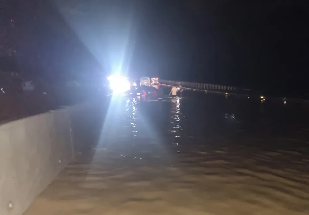 Nước vẫn ngập sâu Nước vẫn ngập sâu