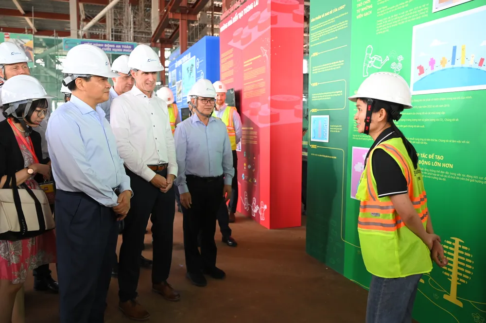 Phó Thủ tướng Lê Minh Khái ghi nhận tiến độ xây dựng nhà máy LEGO ở Việt Nam Phó Thủ tướng Lê Minh Khái ghi nhận tiến độ xây dựng nhà máy LEGO ở Việt Nam