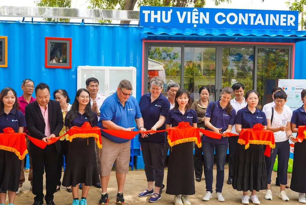 Cắt băng khánh thành thư viện Thư viện Container Cắt băng khánh thành thư viện Thư viện Container
