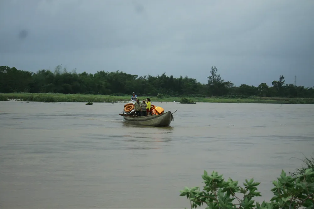 Lũ sông Trà Khúc dâng cao, 500 hộ dân “ốc đảo” di chuyển bằng thuyền ảnh 3 Lũ sông Trà Khúc dâng cao, 500 hộ dân “ốc đảo” di chuyển bằng thuyền ảnh 3