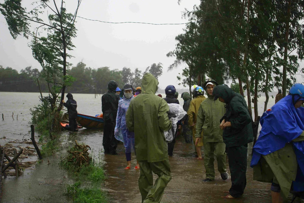 29.700 nhà bị ngập nước, di dời gần 4.500 hộ dân, Quảng Ngãi kiến nghị hỗ trợ 1.500 tấn gạo ảnh 1