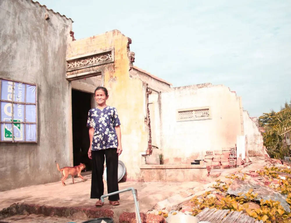 Quảng Ngãi: Sạt lở 300m bờ biển xã Tịnh Khê ảnh 1