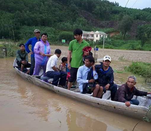 Quảng Ngãi: Tất bật dọn dẹp, vệ sinh môi trường sau lũ ảnh 5