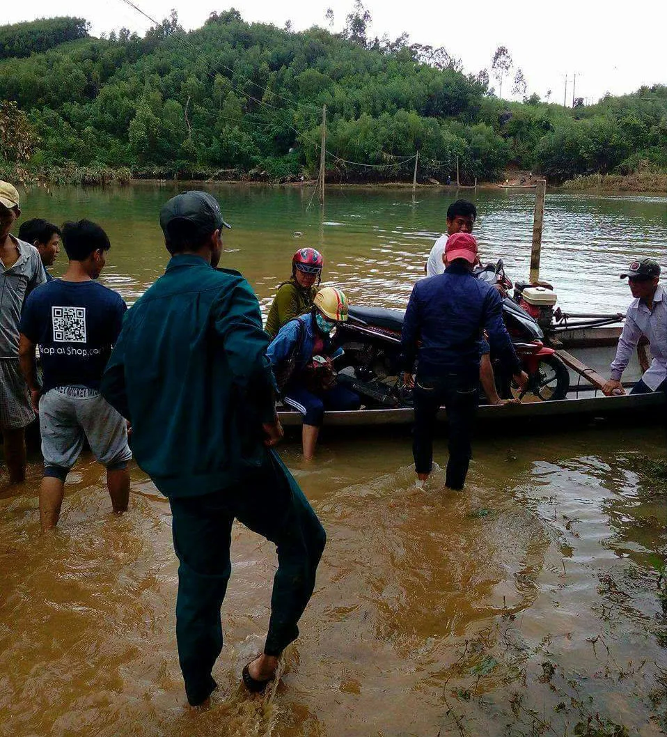 Quảng Ngãi: Tất bật dọn dẹp, vệ sinh môi trường sau lũ ảnh 7