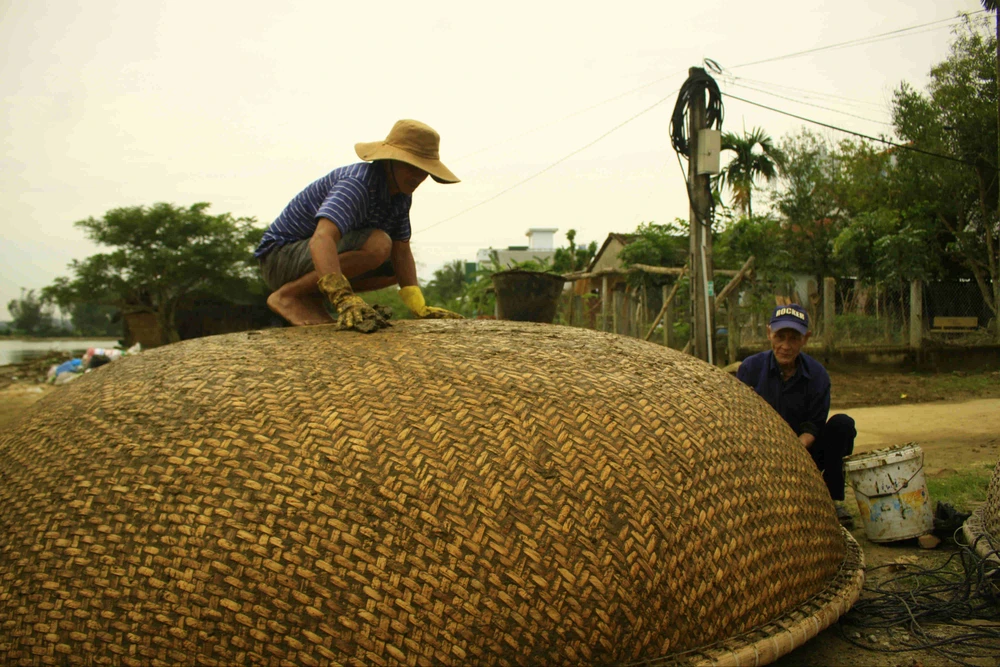 Quảng Ngãi: Tất bật làm thúng chai cuối năm ảnh 2 Quảng Ngãi: Tất bật làm thúng chai cuối năm ảnh 2
