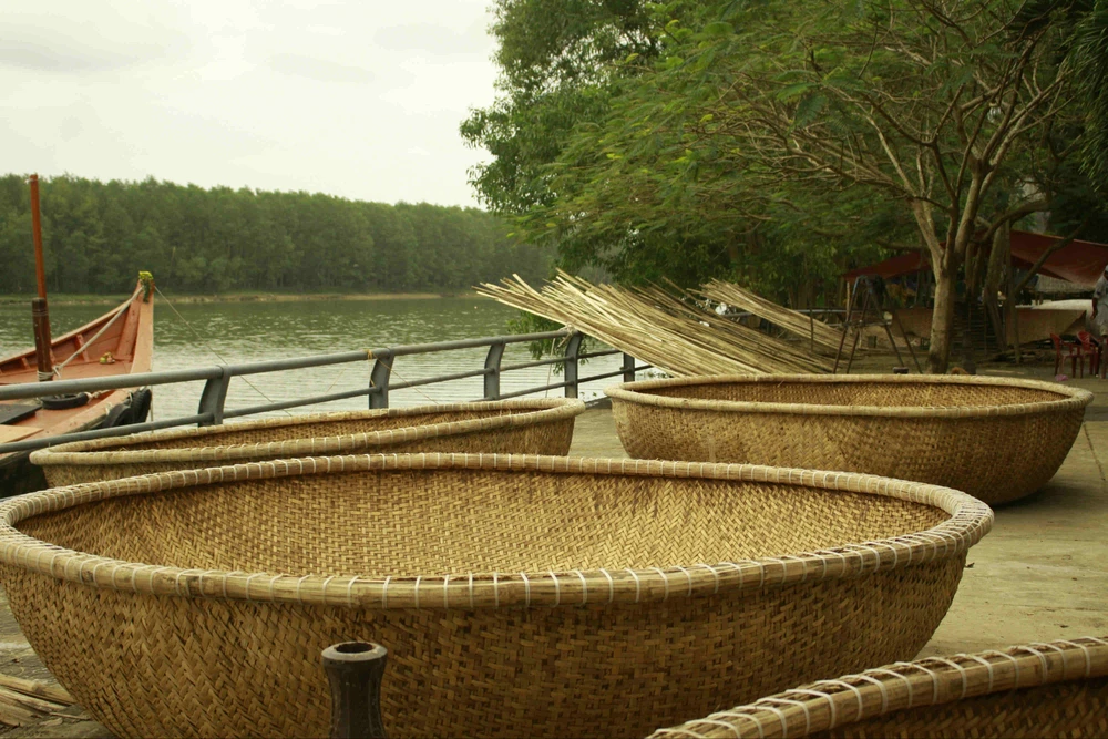 Quảng Ngãi: Tất bật làm thúng chai cuối năm ảnh 4 Quảng Ngãi: Tất bật làm thúng chai cuối năm ảnh 4