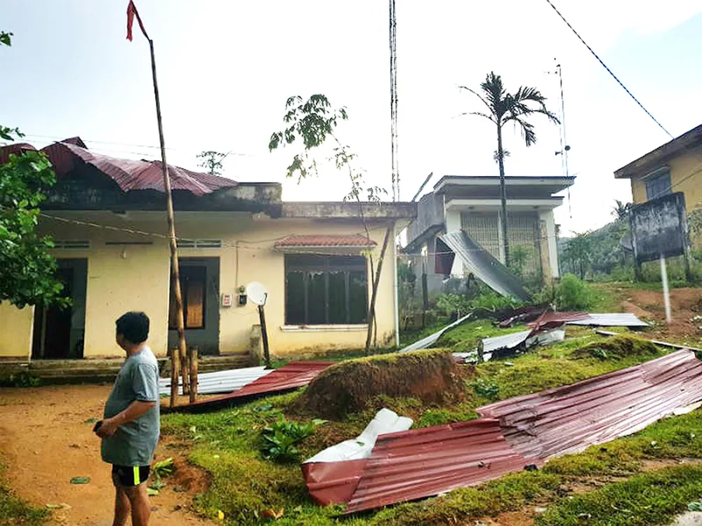 Lốc xoáy tốc mái hàng chục nhà dân tại Quảng Ngãi ảnh 1 Lốc xoáy tốc mái hàng chục nhà dân tại Quảng Ngãi ảnh 1