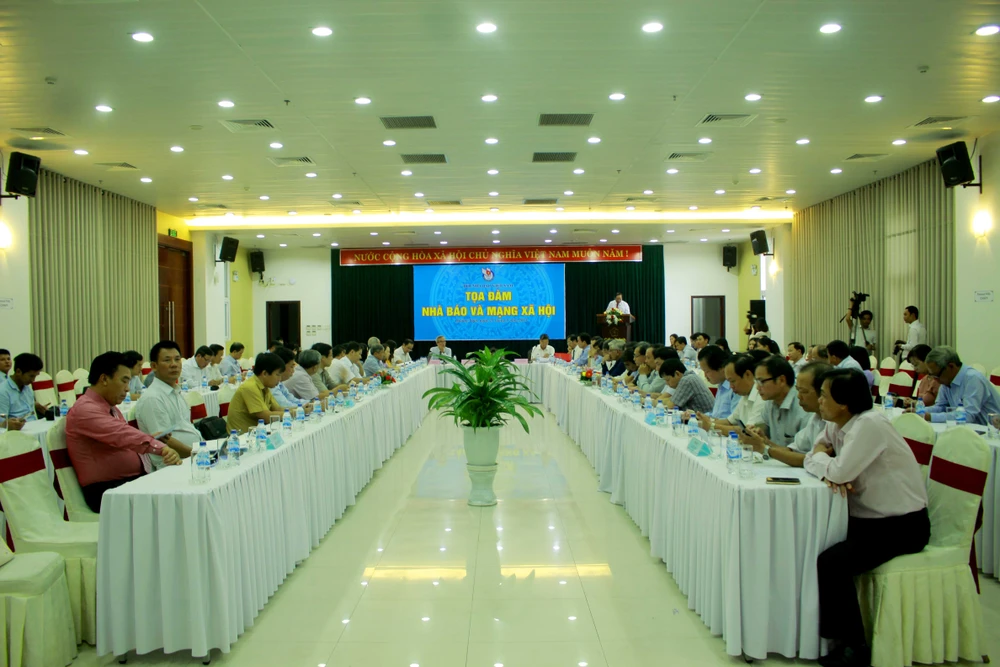 Tọa đàm “Nhà báo và mạng xã hội”: Trách nhiệm nhà báo trong sử dụng mạng xã hội ảnh 2 Tọa đàm “Nhà báo và mạng xã hội”: Trách nhiệm nhà báo trong sử dụng mạng xã hội ảnh 2