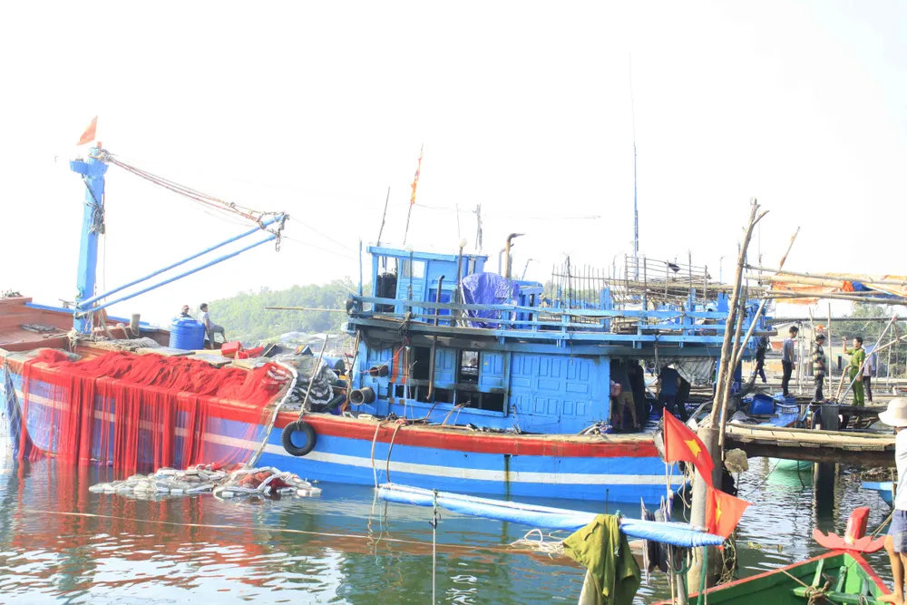 Cháy tàu cá, thiệt hại hơn 200 triệu đồng ảnh 5 Cháy tàu cá, thiệt hại hơn 200 triệu đồng ảnh 5