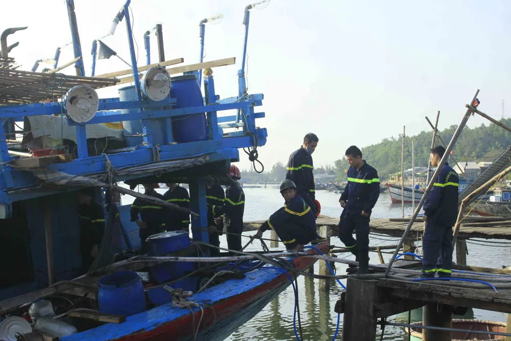 Cháy tàu cá, thiệt hại hơn 200 triệu đồng ảnh 3 Cháy tàu cá, thiệt hại hơn 200 triệu đồng ảnh 3